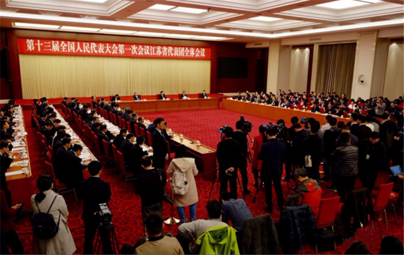 肖伟代表在审议政府工作报告时作交流发言：创新动能，勇开新局，推进新时代国药高质量发展